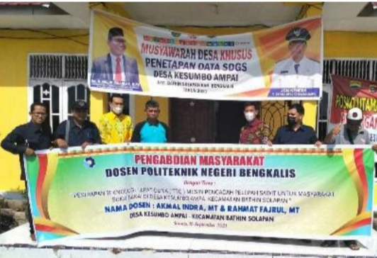 Polbeng Serahkan Mesin Pencacah Pelepah Sawit Suku Sakai Kesumbo Ampai