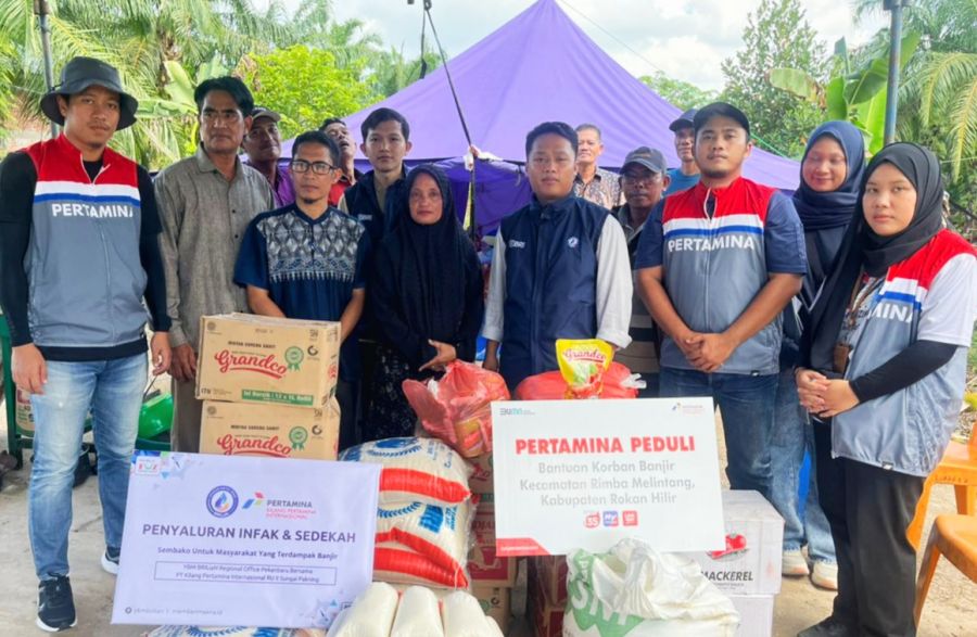 PT KPI RU II Sungai Pakning Beri dan Salurkan Bantuan Korban Banjir di Rokan Hilir, Riau