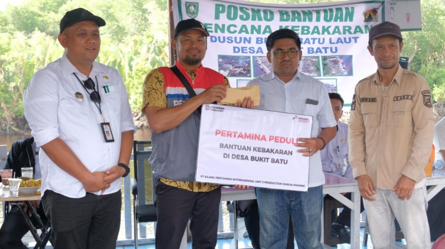PT KPI RU II Sungai Pakning Salurkan Bantuan untuk 7 KK Korban Kebakaran di Desa Bukit Batu