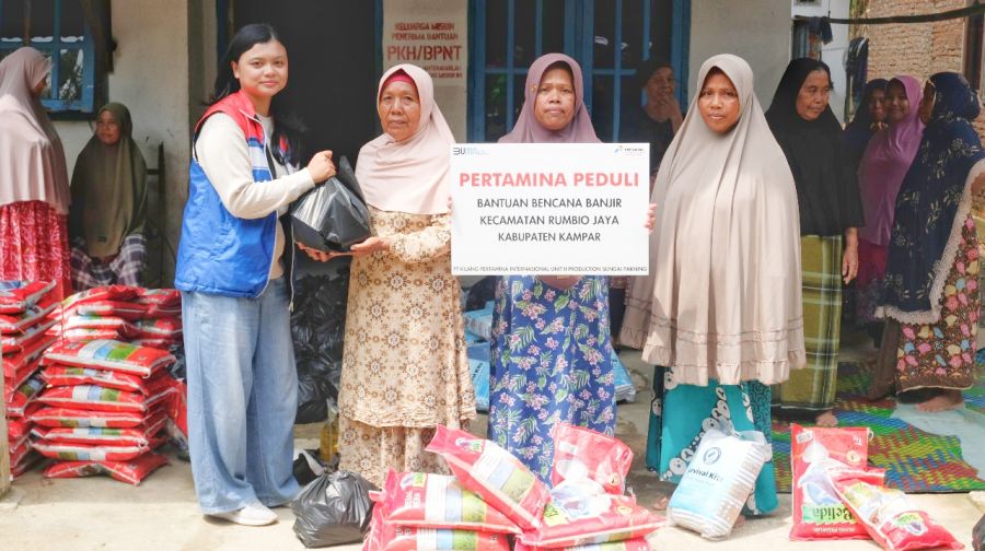 PT KPI RU II Sungai Pakning Salurkan Bantuan untuk Korban Banjir di Kabupaten Kampar Provinsi Riau