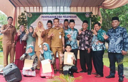 Sedih, Haru dan Bahagia Saat Pelaksanaan Pelepasan Siswa/Siswi Kelas 6 SDN 6 Buruk Bakul