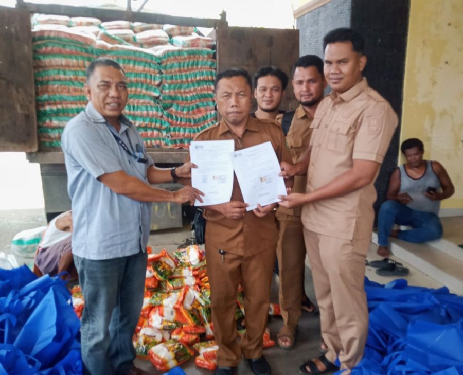 Sesuai Intruksi Bupati Bengkalis, PT BLJ Serahkan 10.000 Paket Sembako di 11 Kecamatan