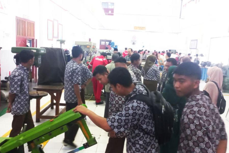 Siswa SMAN 5 Bengkalis Lakukan Kunjungan ke Politeknik Negeri Bengkalis