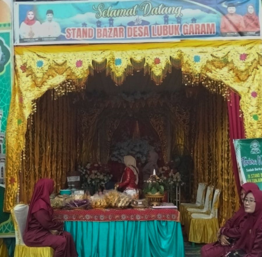 Stand Bazar MTQ ke- 20 Tingkat Kecamatan Siak Kecil, Desa Lubuk Garam Sajikan Kopi Kube Kenangan