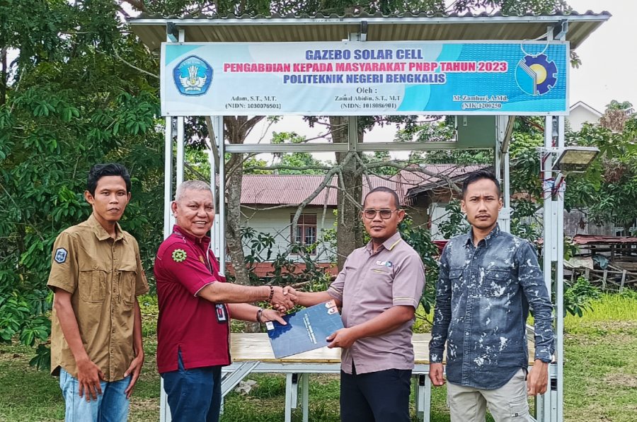 Tim P3M Jurusan Teknik Elektro Serah Terima Gazebo Solar Cell kepada Politeknik Negeri Bengkalis