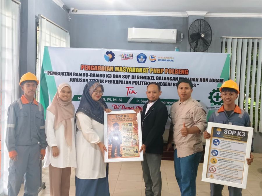 Tim Pengabdian Jurusan Teknik Perkapalan Polbeng Serahkan Rambu-Rambu dan SOP K3