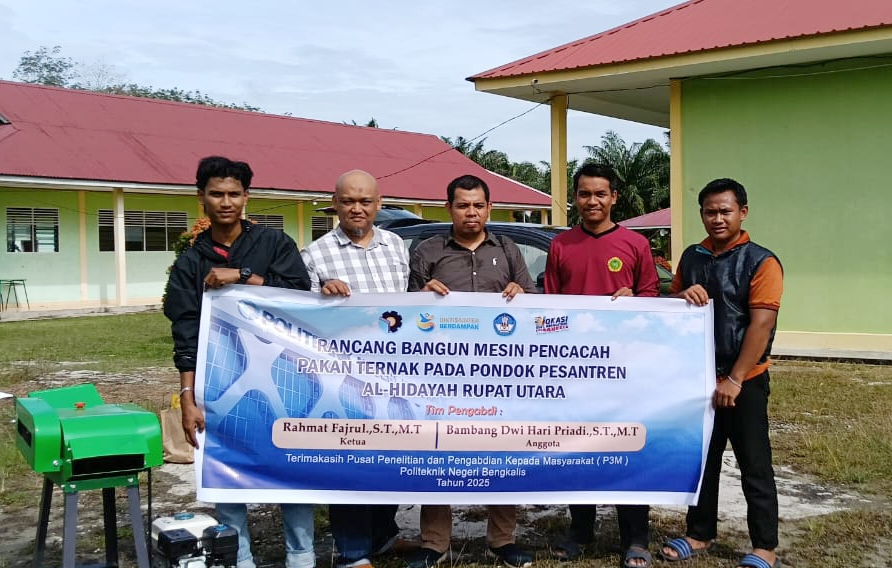 Tim Pengabdian Polbeng Serahkan Mesin Pencacah Pakan Ternak di Pondok Pesantren Al - Hidayah