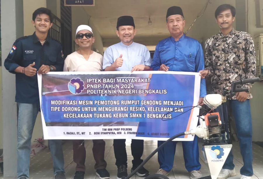 Tim Pengabdian Polbeng Serahkan Modifikasi Mesin Rumput dari Gendong ke Dorong ke SMK N 1 Bengkalis