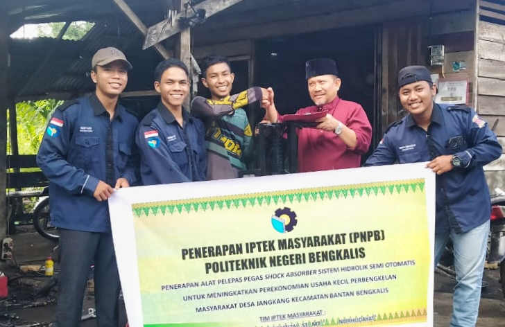 Tim Polbeng Serahkan TTG kepada UKM Bengkel Khumaidi Desa Jangkang