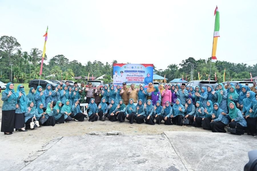 Wabup Buka Puncak Peringatan HKG PKK ke-54 dan Sosialisasi Posyandu 6 SPM di Desa Mentayan