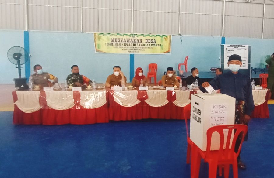 Yang Pertama, di Kecamatan Bukit Batu Adakan Pemilihan Kepala Desa Antar Waktu (PAW)