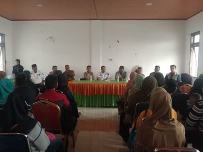 Babinsa Sri Meranti Dampingi Rembuk Warga, Kawal Program Bedah Rumah agar Tepat Sasaran