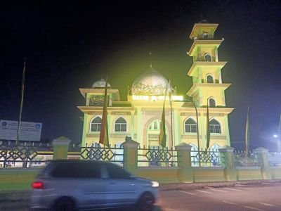 Masjid Al-Mujahiddin Berbagi Santunan kepada Anak Yatim Piatu