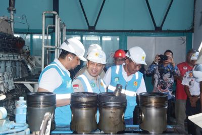 tinjau-pltd-pangkalan-batang-wabup-bagus-berharap-kabel-listrik-bawah-laut-segera-terealisasi
